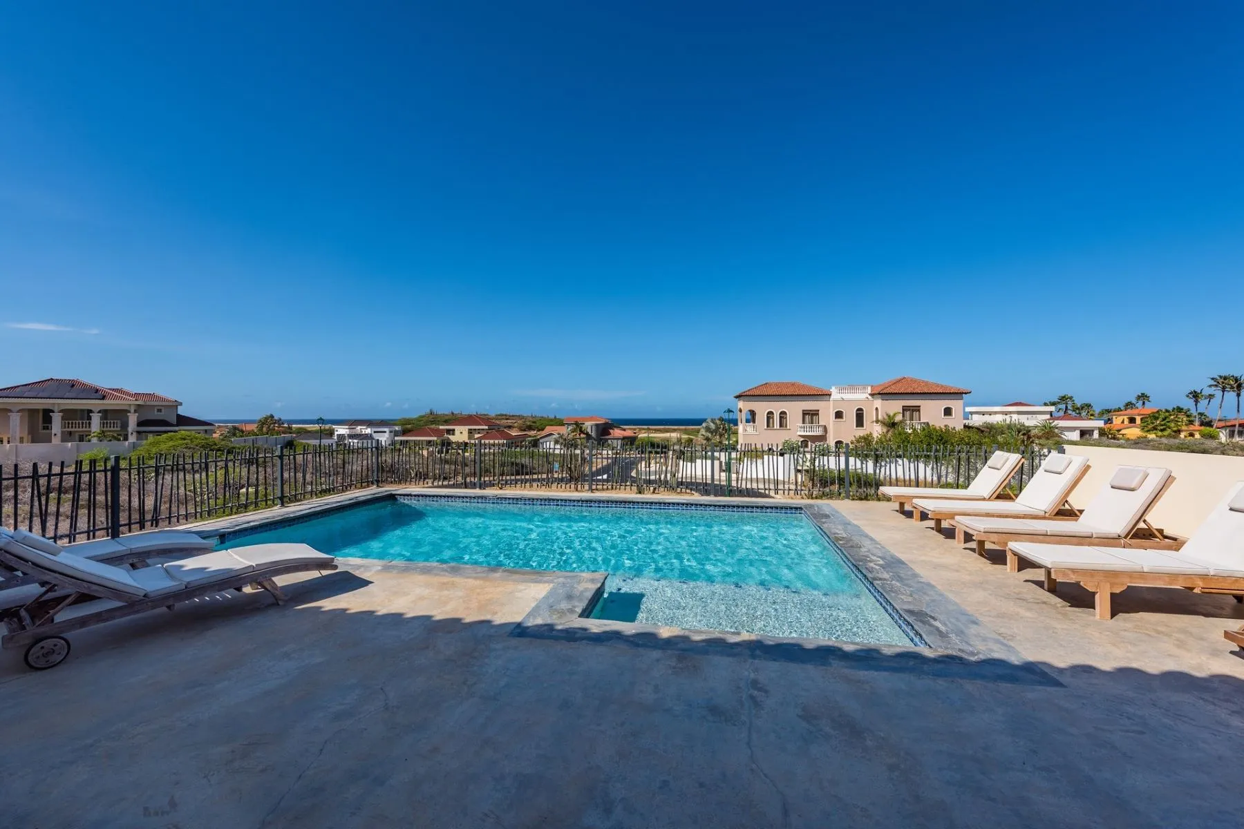 Caya Di Sero 25, Noord